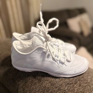 Varsity Phantom cheer shoe sz 5.5 women